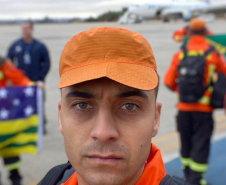 Bombeiro paranaense embarca para missão humanitária de combate a incêndios no Canadá