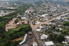 Estragos causados pelas fortes chuvas no Paraná em outubro de 2023.