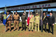 Corpo de Bombeiros Militar do Paraná recebe medalha do Exército Brasileiro.