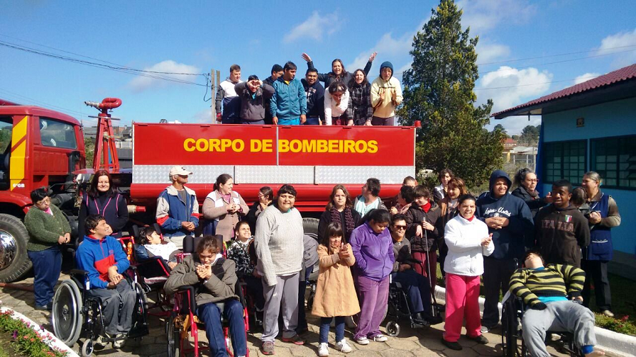 Bombeiros Realizam Diversas Atividades Comemorativas aos 162 Anos da PMPR