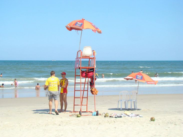 Praia - Atuação de Bombeiros