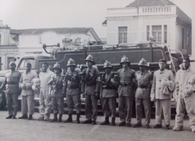 Primeiro desfile da SSP, em 2 de julho de 1956, na Avenida Visconde de Guarapuava 