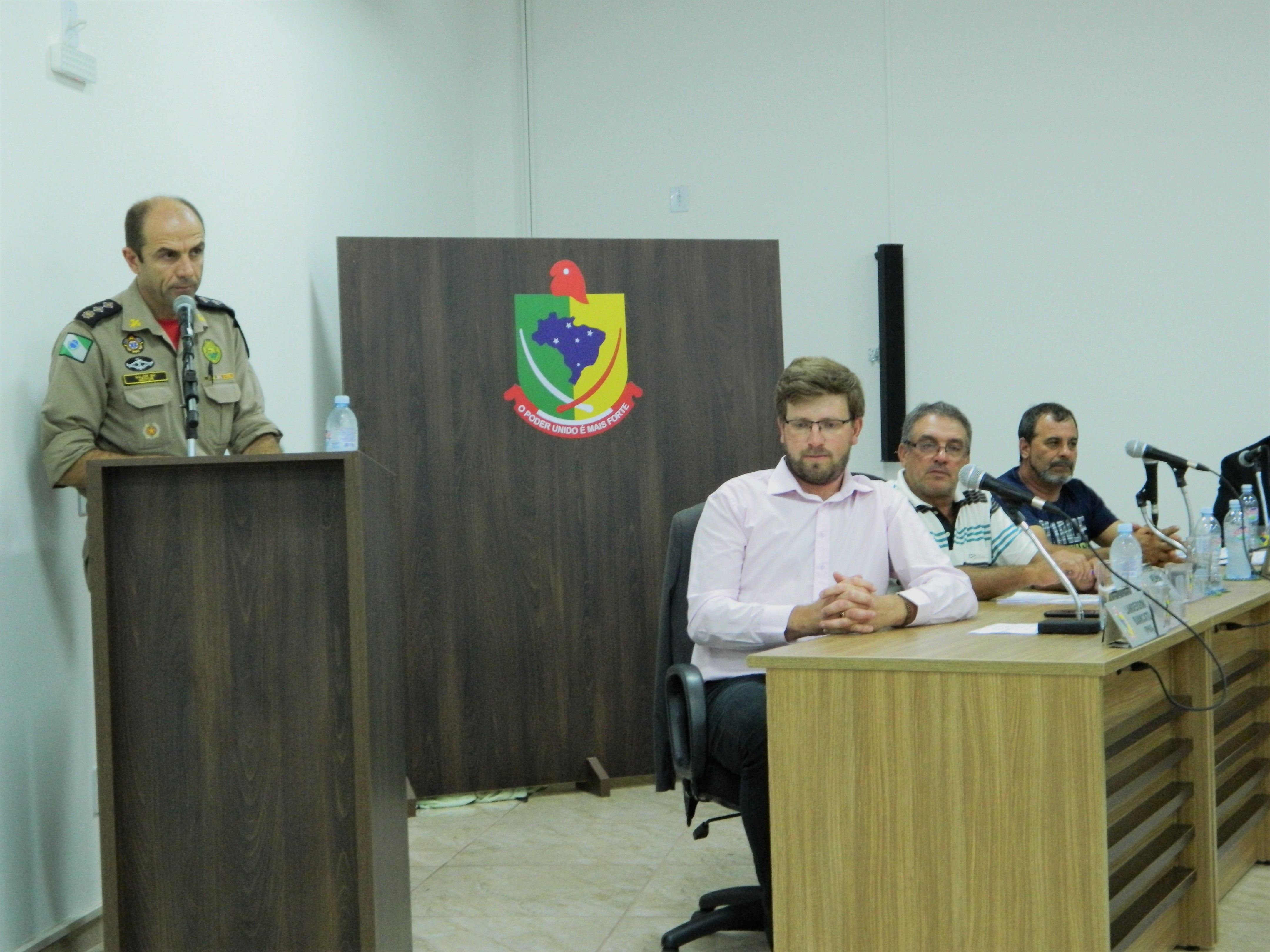 Sessão Solene para entrega de Moção de Aplauso ao 10º GB