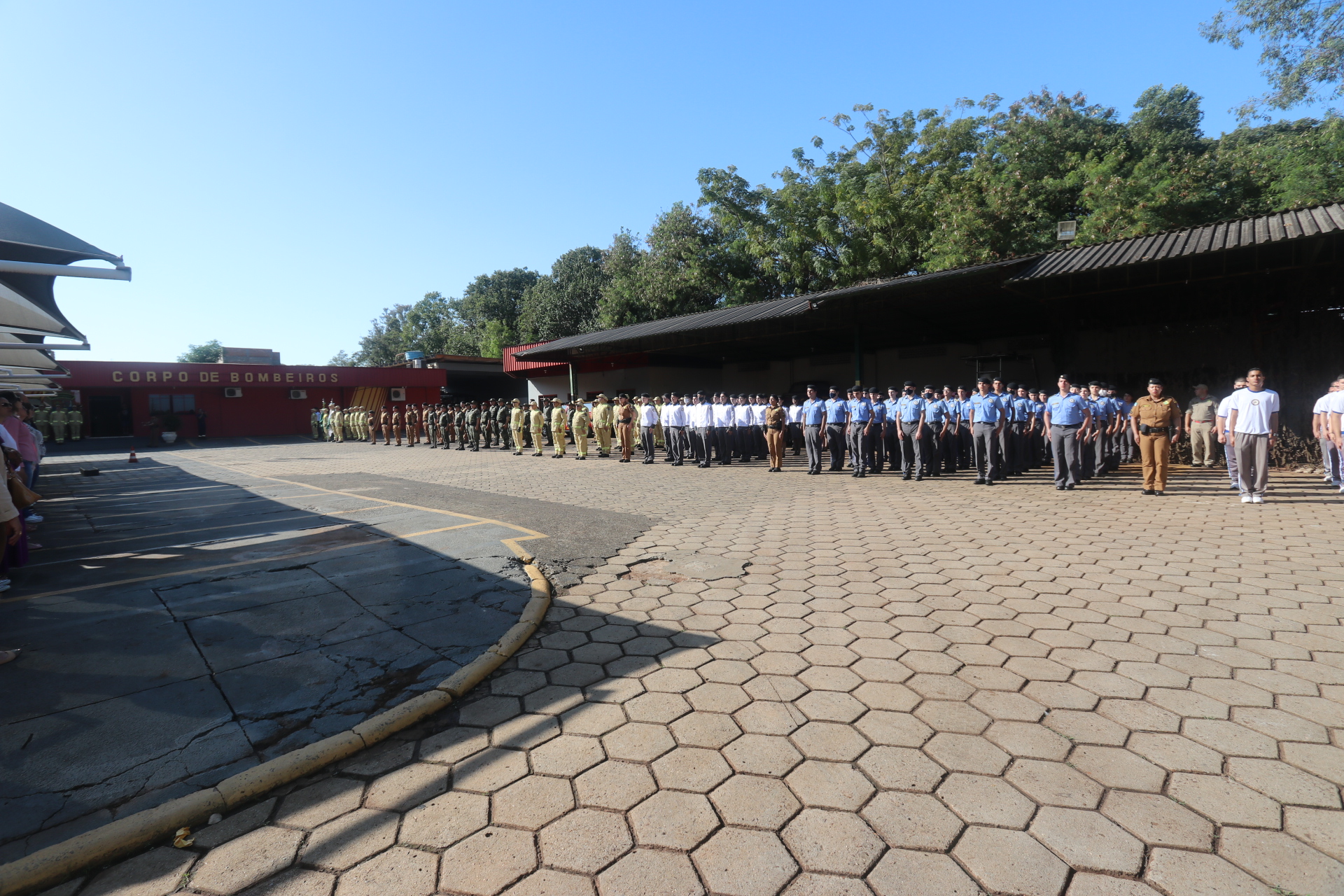 Militares e alunos do CPM em forma para a solenidade