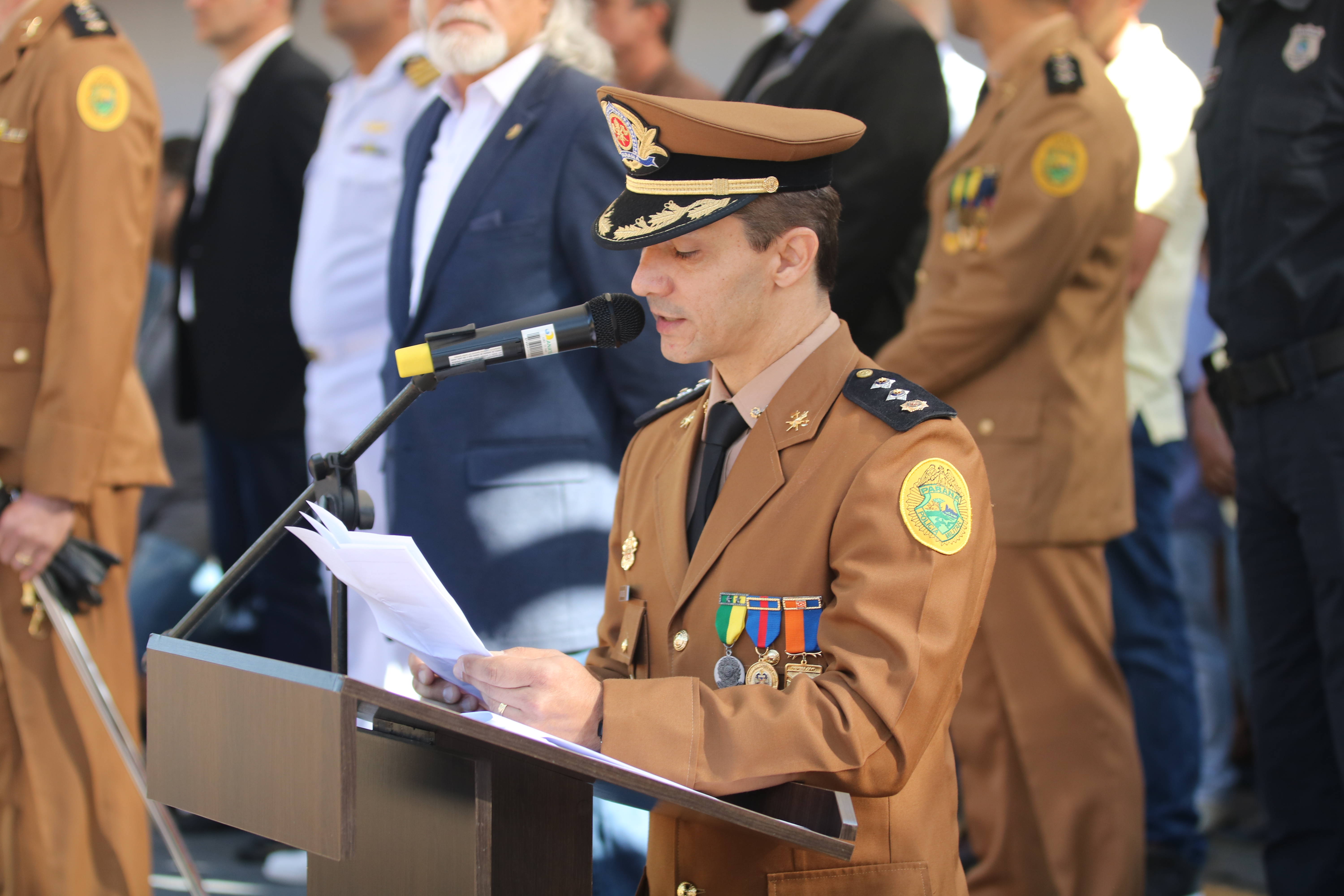 Major Leonel lê a leitura da Ordem do Dia