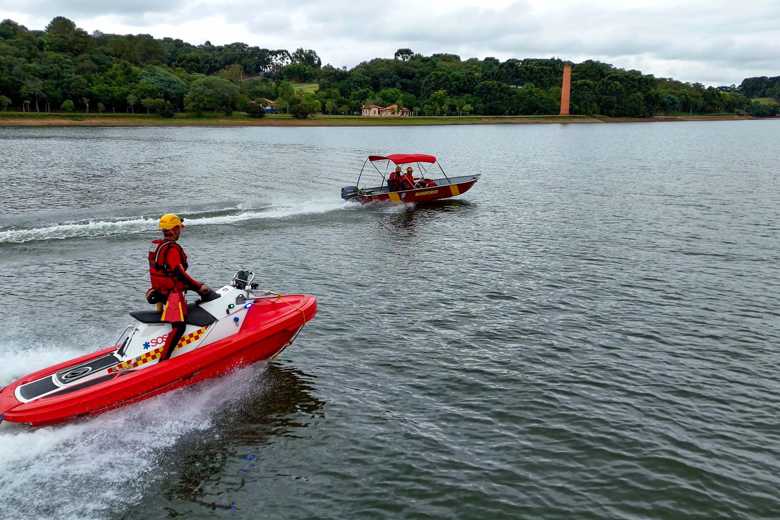 Inéditas no Brasil: Bombeiros passam a ter motoaquáticas de resgate em cenários extremos