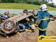 atuação prática simulada durante a instrução de táticas de salvamento veicular.