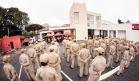 Tropa do 7º Grupamento de Bombeiros em forma para a solenidade de passagem de comando.