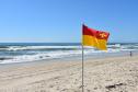 Para curtir o verão é importante ficar atento às sinalizações feitas pelos guarda-vidas e não tirar o olho das crianças.