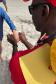 Para curtir o verão é importante ficar atento às sinalizações feitas pelos guarda-vidas e não tirar o olho das crianças.