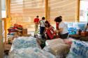 Doação no Corpo de Bombeiros de materiais e alimentos a vítimas das enchentes no Rio Grande do Sul.
