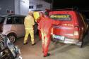 Bombeiros do Paraná retornam de ação para resgatar vítimas de enchentes no RS.