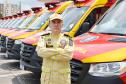 Comandante-Geral do CBMPR a frente das Ambulâncias recebidas