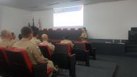 Militares participam de palestra para condutores de viaturas.