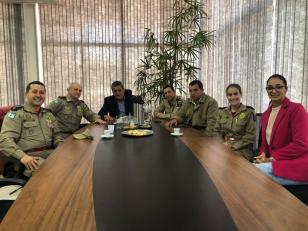 COMANDANTE DO 2º CRBM, TENENTE CORONEL MOCELLIN, SE REÚNE COM O PREFEITO DE MANDAGUARI, ROMUALDO BATISTA.