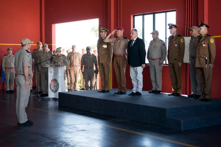 Apresentação da tropa as autoridades