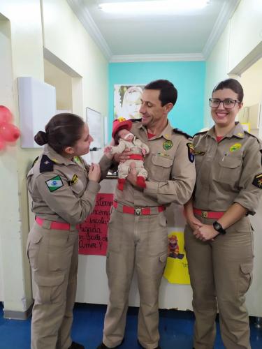 Projeto "Bombeiro Amigo da Criança" recebe homenagem.