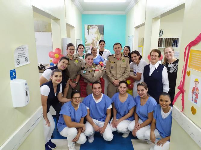 Projeto "Bombeiro Amigo da Criança" recebe homenagem.