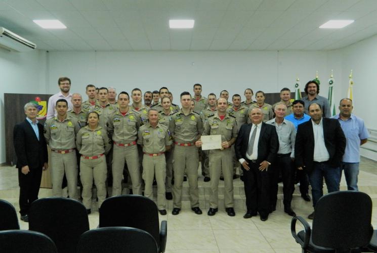 Sessão Solene para entrega de Moção de Aplauso ao 10º GB