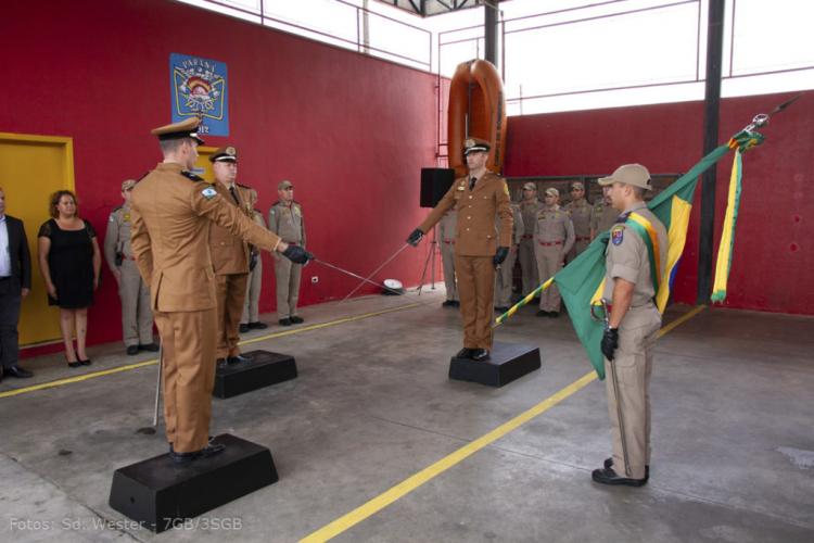 Comandantes realizam rito de Passagem de Comando.