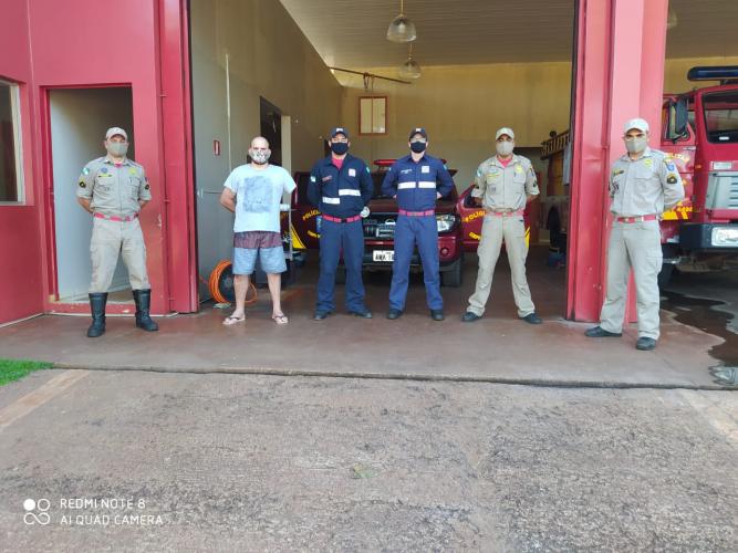 Visita da vítima ao quartel.