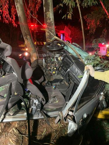 Auto contra árvore - 9º SGBI