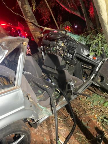 Auto contra árvore - 9º SGBI