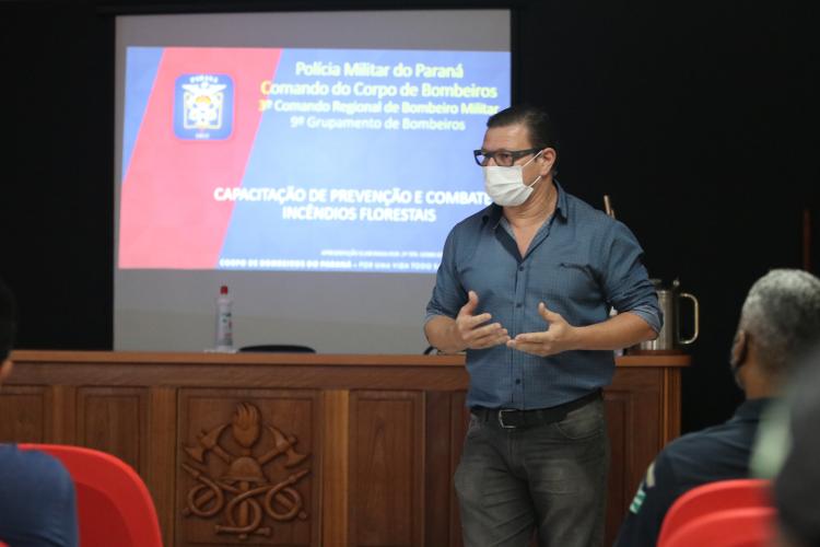 Secretário Reginaldo José da Silva, apresenta os agentes