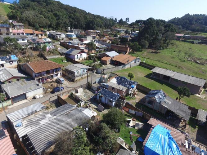 Bombeiros realizam ajuda humanitária