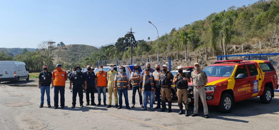 Bombeiros em conjunto a demais órgãos ficalizadores