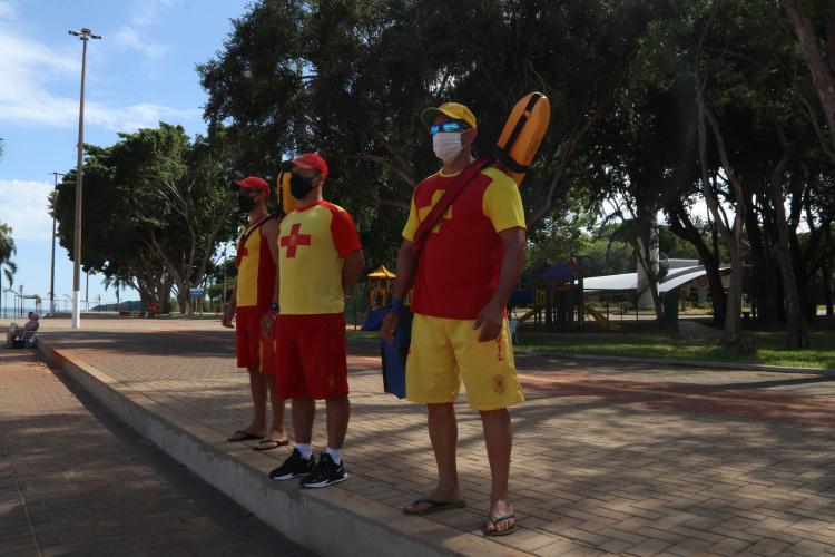 iscalização intensa do Corpo de Bombeiros leva tranquilidade e segurança à Costa Oeste - FOTO: SESP PARANÁ