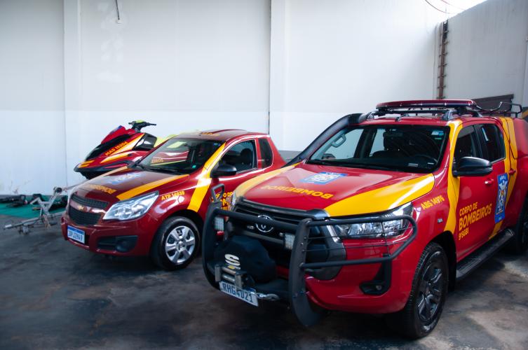 Solenidade e entrega de viatuas e equipamentos