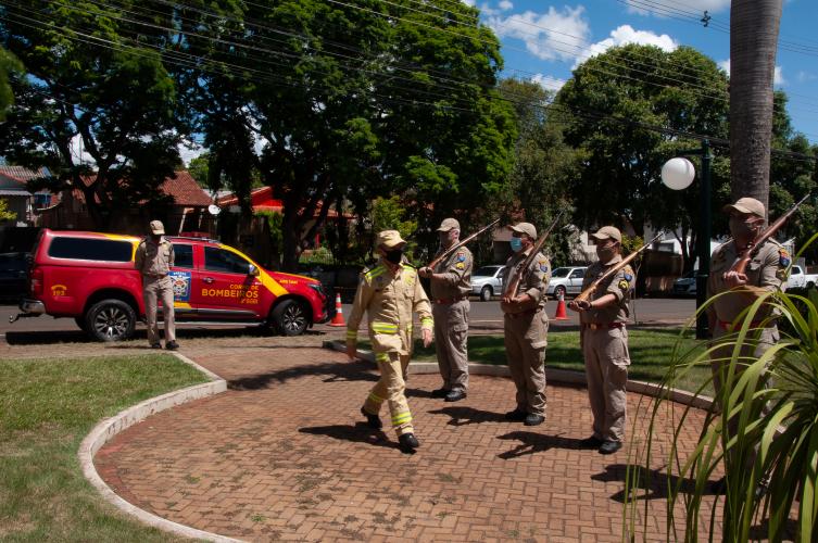 Solenidade e entrega de viatuas e equipamentos