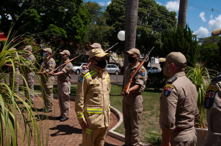 Solenidade e entrega de viatuas e equipamentos