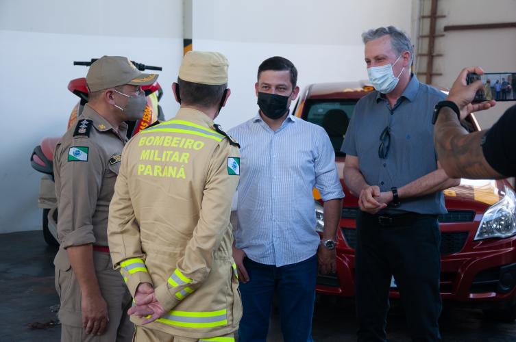 Solenidade e entrega de viatuas e equipamentos