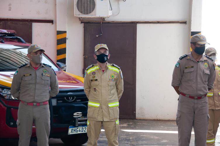 Solenidade e entrega de viatuas e equipamentos