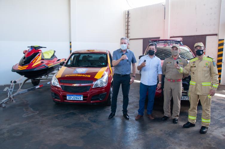 Solenidade e entrega de viatuas e equipamentos