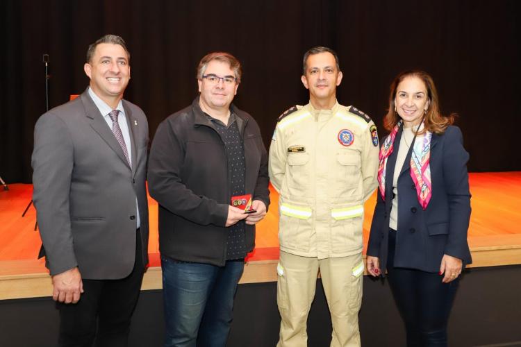 Comandante e autoridade municipal