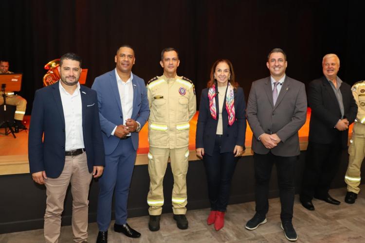 Comandante e autoridade municipal