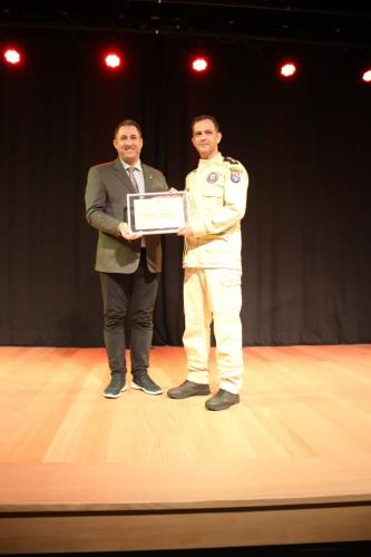 Comandante e autoridade municipal