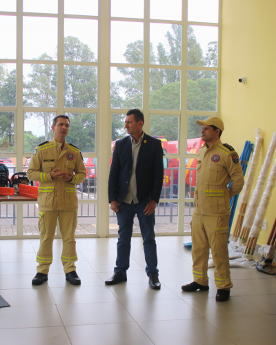 ENTREGA MATERIAL COMBATE A INCENDIOS FLORESTAIS