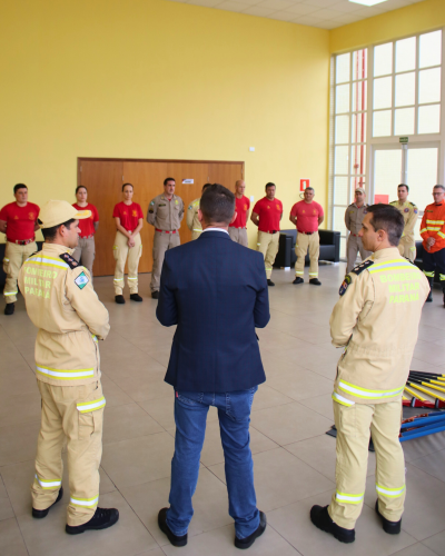 ENTREGA MATERIAL COMBATE A INCENDIOS FLORESTAIS