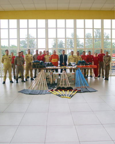 ENTREGA MATERIAL COMBATE A INCENDIOS FLORESTAIS