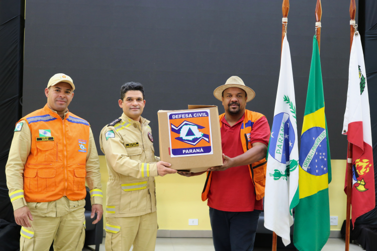 “Primeiras-Damas Unidas Contra a Dengue”