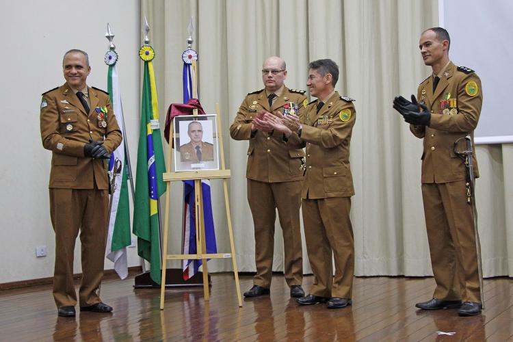 Descerramento do Quadro de Comandante