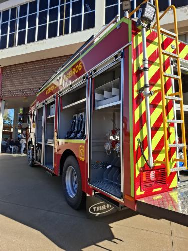 Corpo de Bombeiros de Cianorte recebe novo caminhão de combate a incêndios