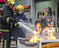 Apresentação do Corpo de Bombeiros na rua XV de Novembro Foto Cabo Daniel Meneghetti