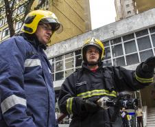 Apresentação do Corpo de Bombeiros na rua XV de Novembro Foto Cabo Daniel Meneghetti