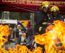 Apresentação do Corpo de Bombeiros na rua XV de Novembro Foto Cabo Daniel Meneghetti