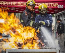 Apresentação do Corpo de Bombeiros na rua XV de Novembro Foto Cabo Daniel Meneghetti
